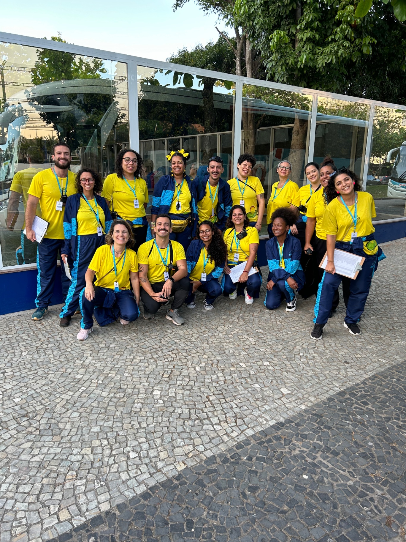 Equipe MASK uniformizada em saída pedagógica