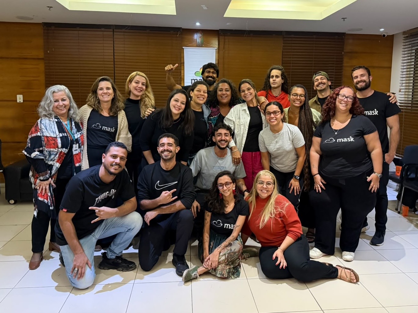 Equipe MASK reunida em formação interna